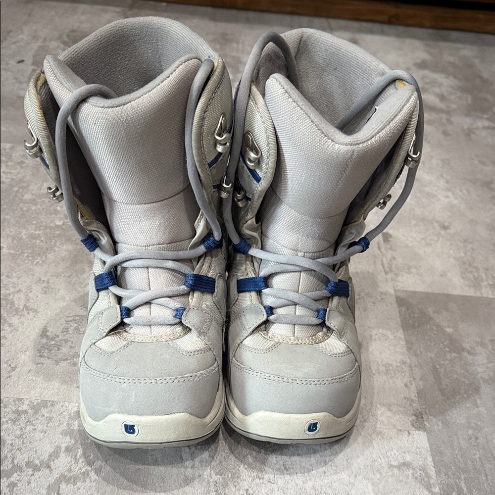 Kids snowboarding boots